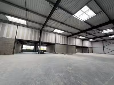 A louer locaux à partir de 351m² près de Reims