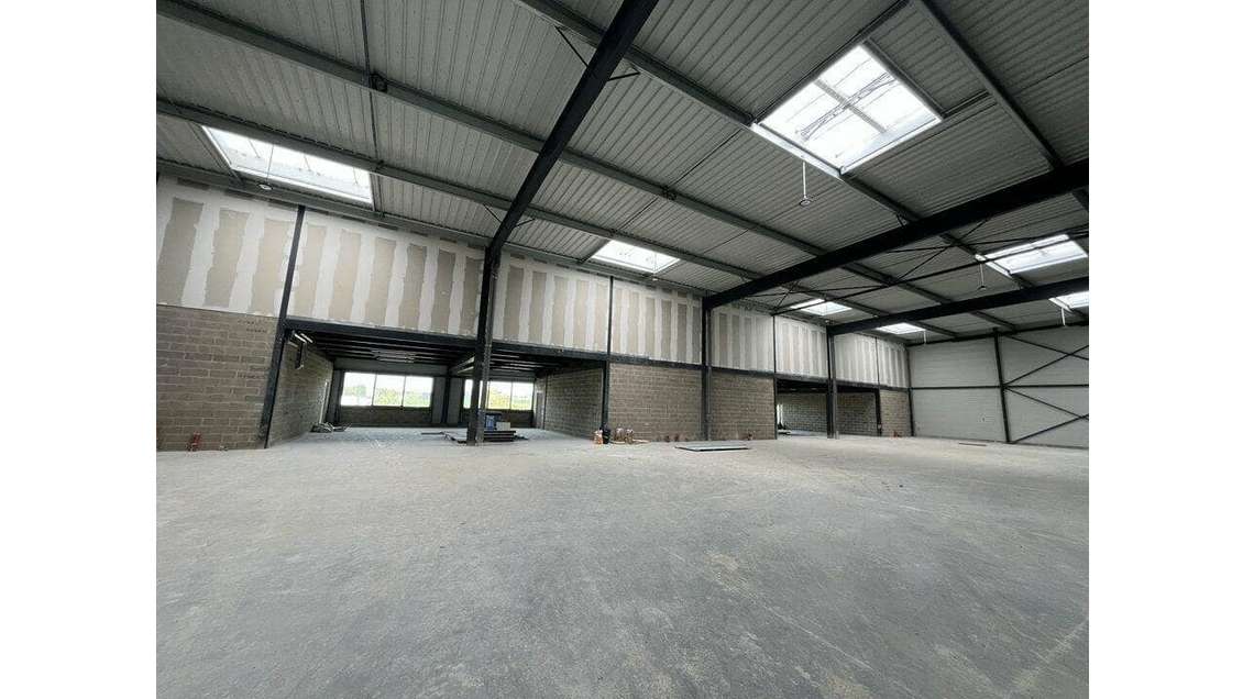 A louer locaux à partir de 351m² près de Reims