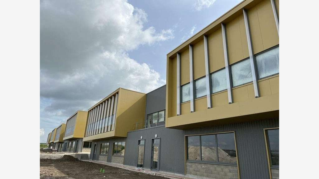 A louer locaux à partir de 351m² près de Reims