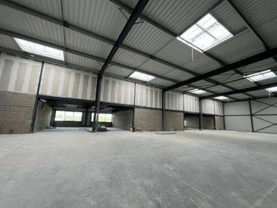 A louer locaux à partir de 351m² près de Reims