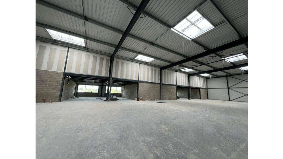 A louer locaux à partir de 351m² près de Reims
