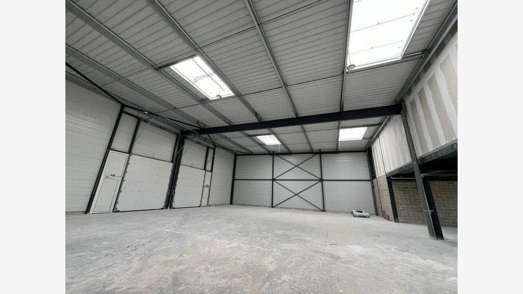 A louer locaux à partir de 351m² près de Reims