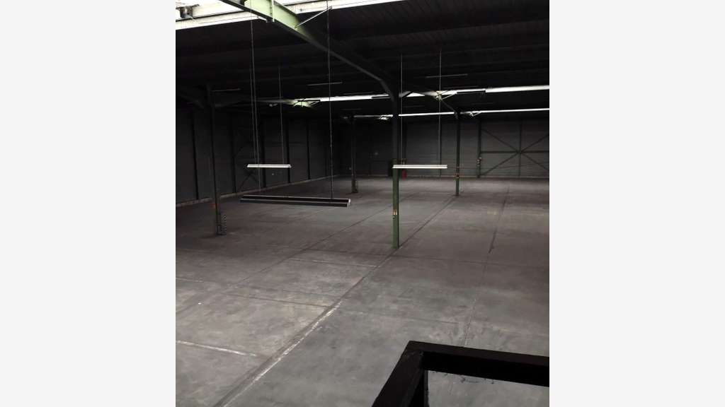 A louer local industriel 3000m² Reims ZI Pompelle