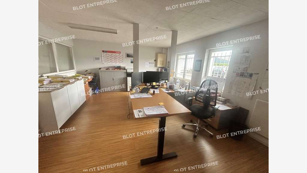 A louer locaux activités 500m² à Rennes