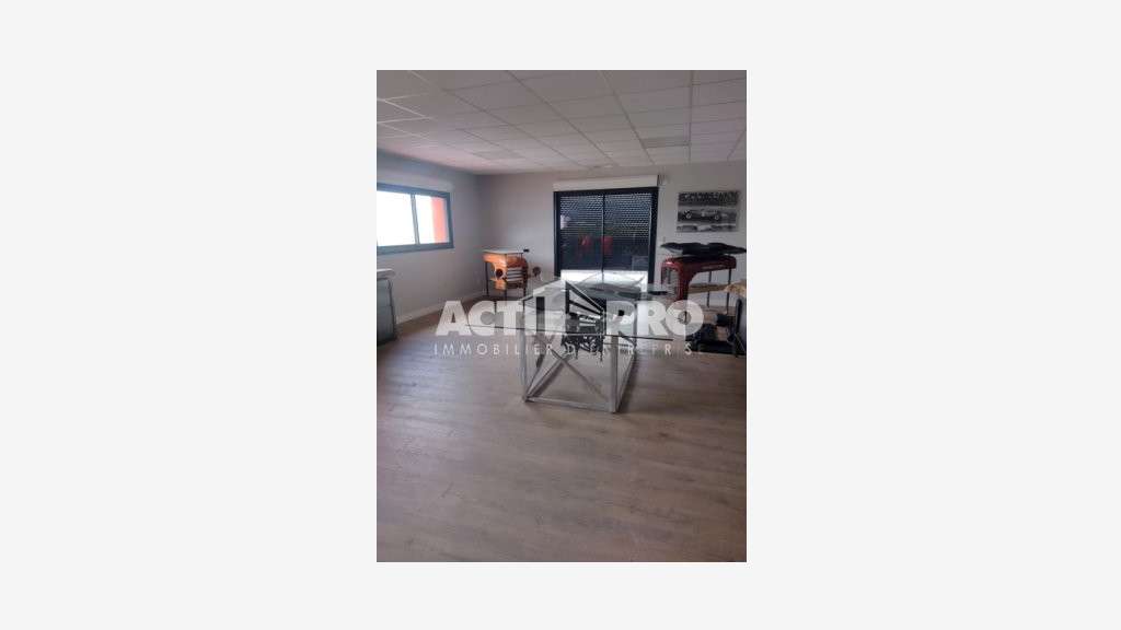 À louer entrepôt 330m² proche autoroute Rivesaltes