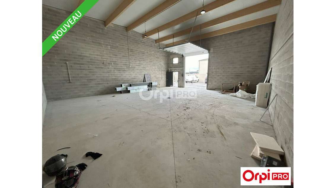 Entrepôt 130m² à louer à Mours Saint Eusèbe