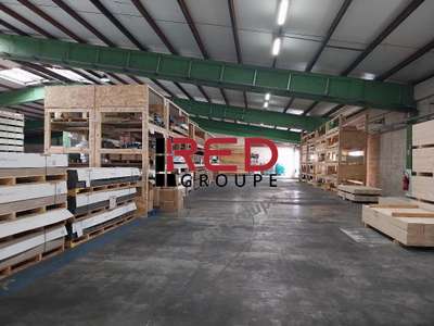 Location Locaux d'activités - Entrepôts à Rousset