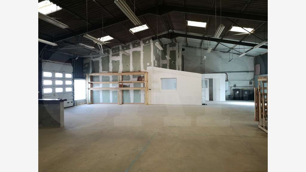 A louer local d'activités 370m² à Vannes Nord