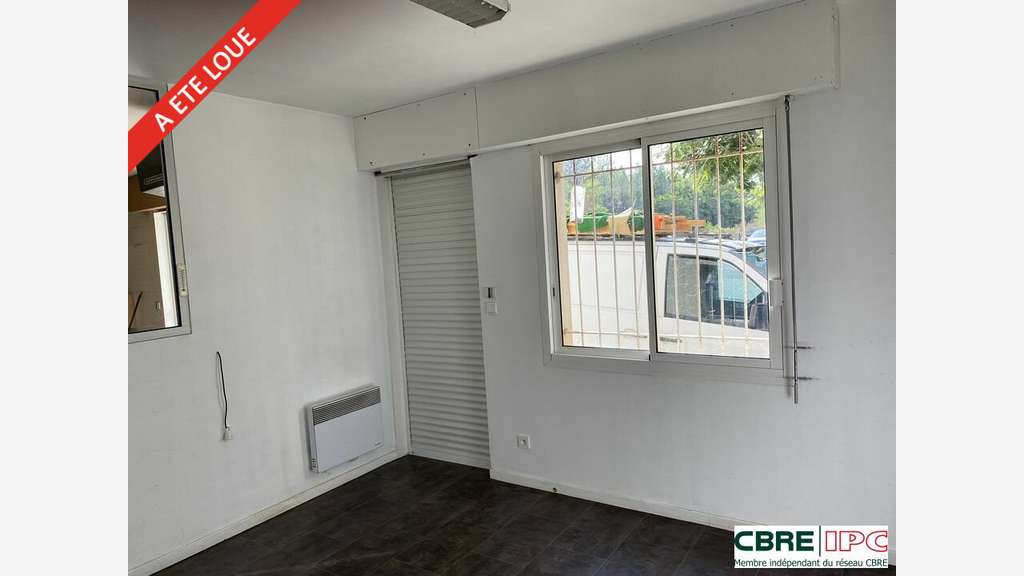 Location local 250m² zone artisanale de Saint Avit