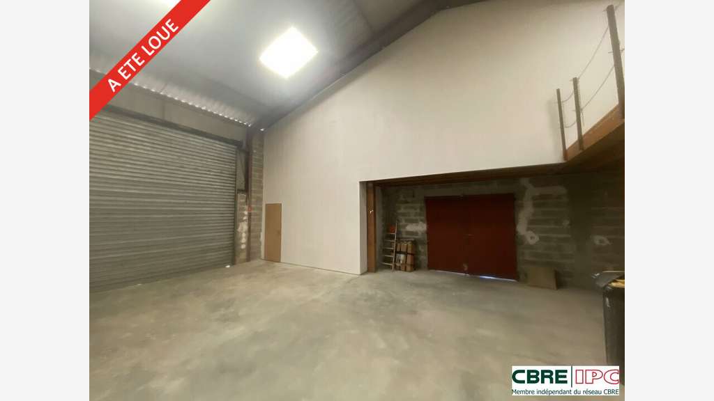 Location local 250m² zone artisanale de Saint Avit