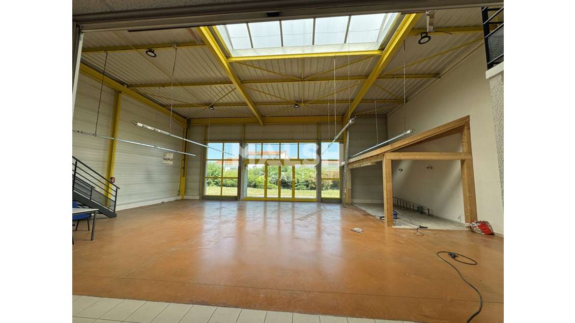 Locaux d'activités 489m² à louer St Etienne Zenith