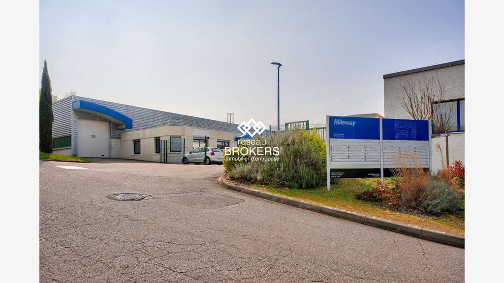 A louer beau local 309m² à Saint-Genis-Laval