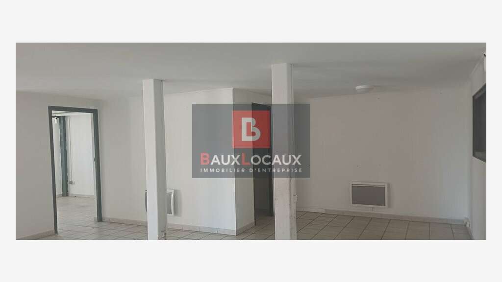 Local 390m² à louer entre Nîmes et Arles