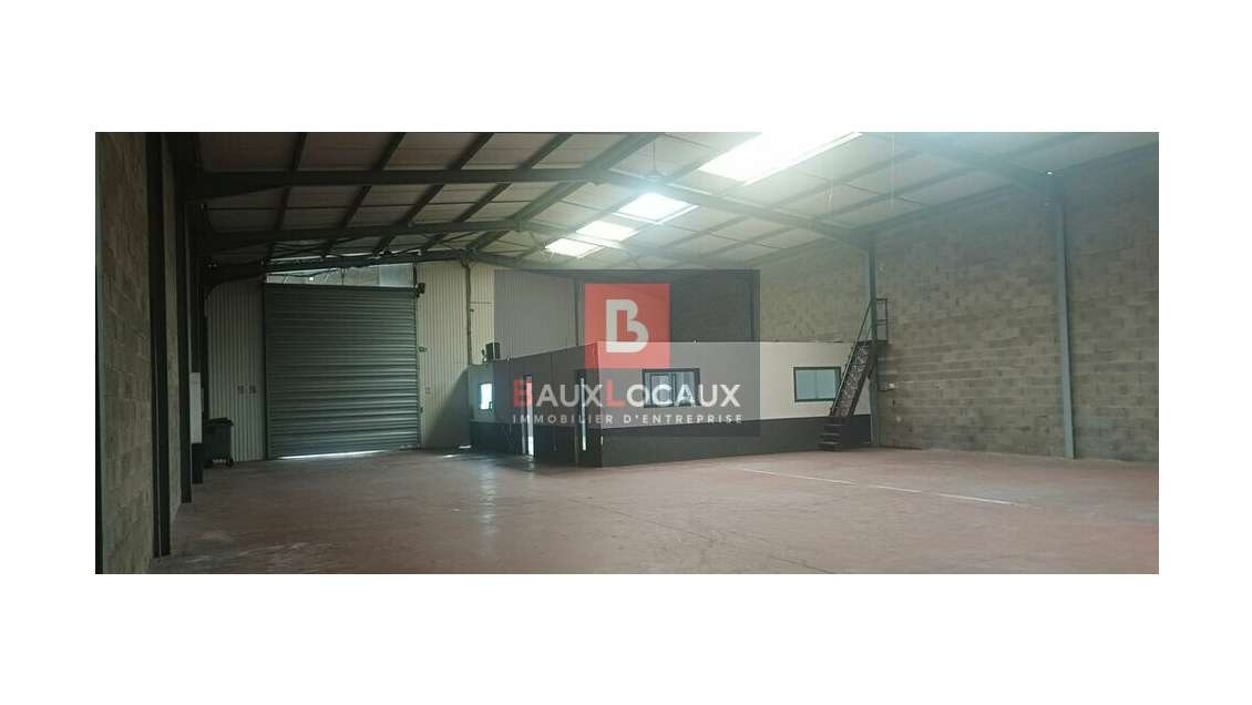 Local 390m² à louer entre Nîmes et Arles