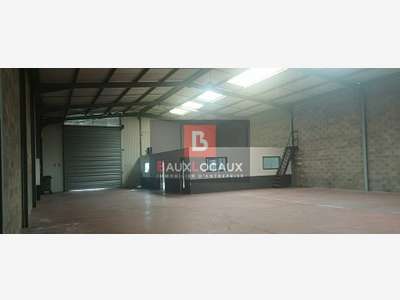 Local 390m² à louer entre Nîmes et Arles