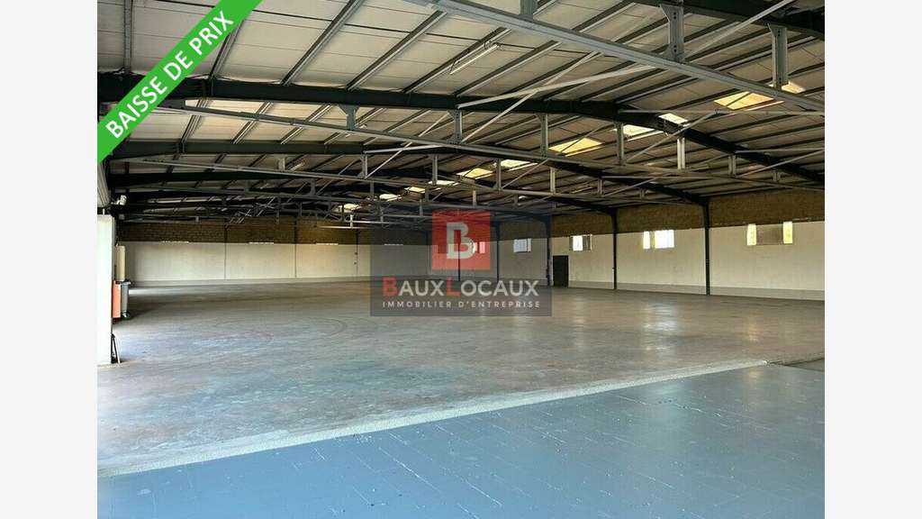 Loue local d'activité 1250m² entre Nîmes et Arles
