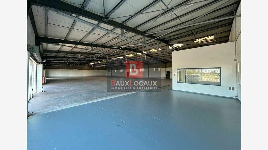 Loue local d'activité 1250m² entre Nîmes et Arles