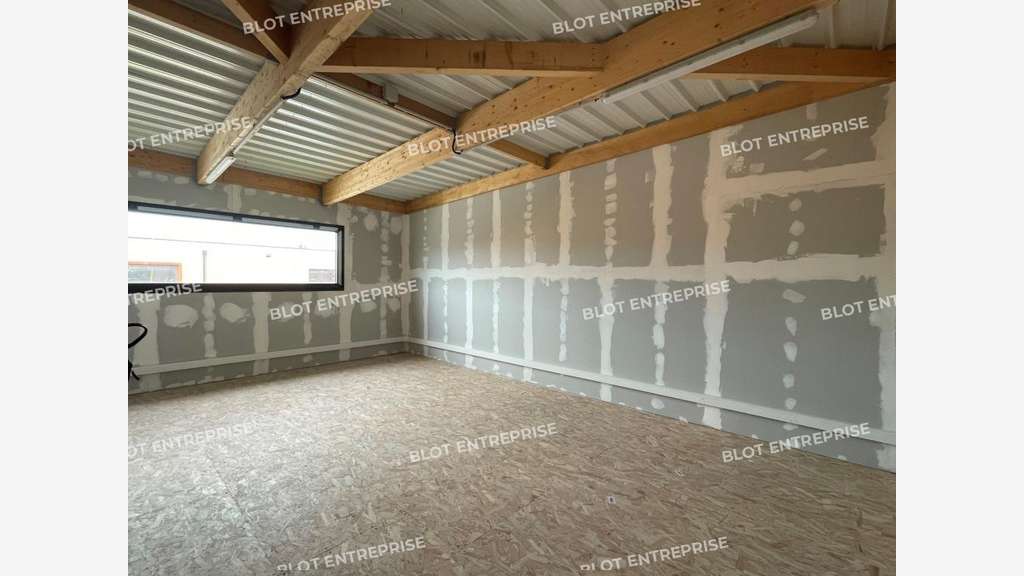 A louer cellule d'activités 166m² Saint-Herblain