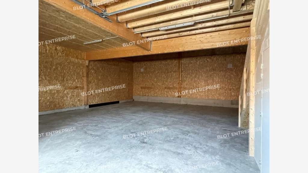 A louer cellule d'activités 166m² Saint-Herblain
