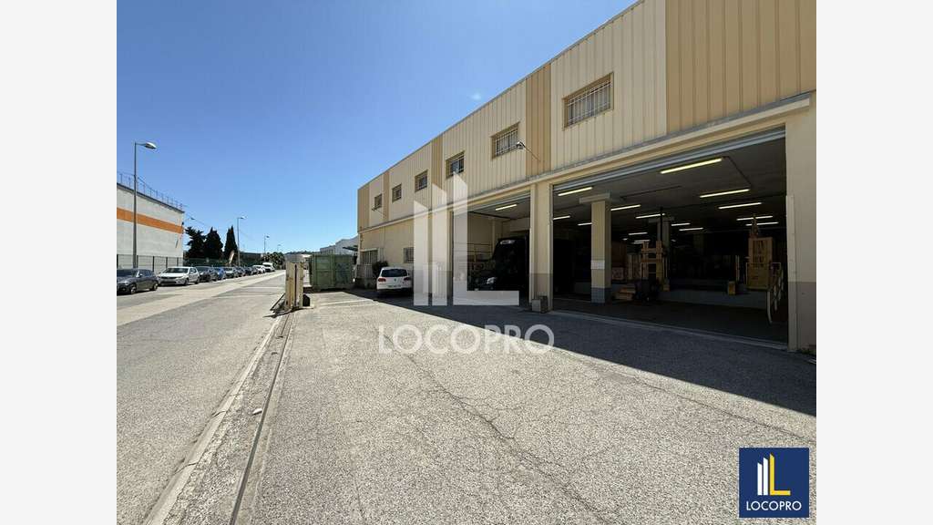 A louer local activité 687m² ZI St-Laurent-du-Var