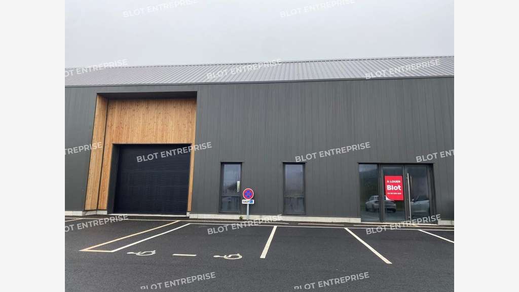 A louer locaux d'activités 340m² entrée Saint Malo