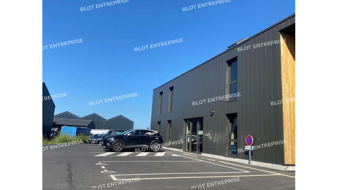 A louer locaux d'activités 340m² entrée Saint Malo