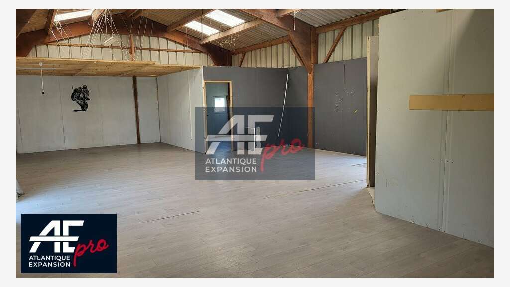 Entrepôt 168m² à louer à l'entrée de Saint Nazaire