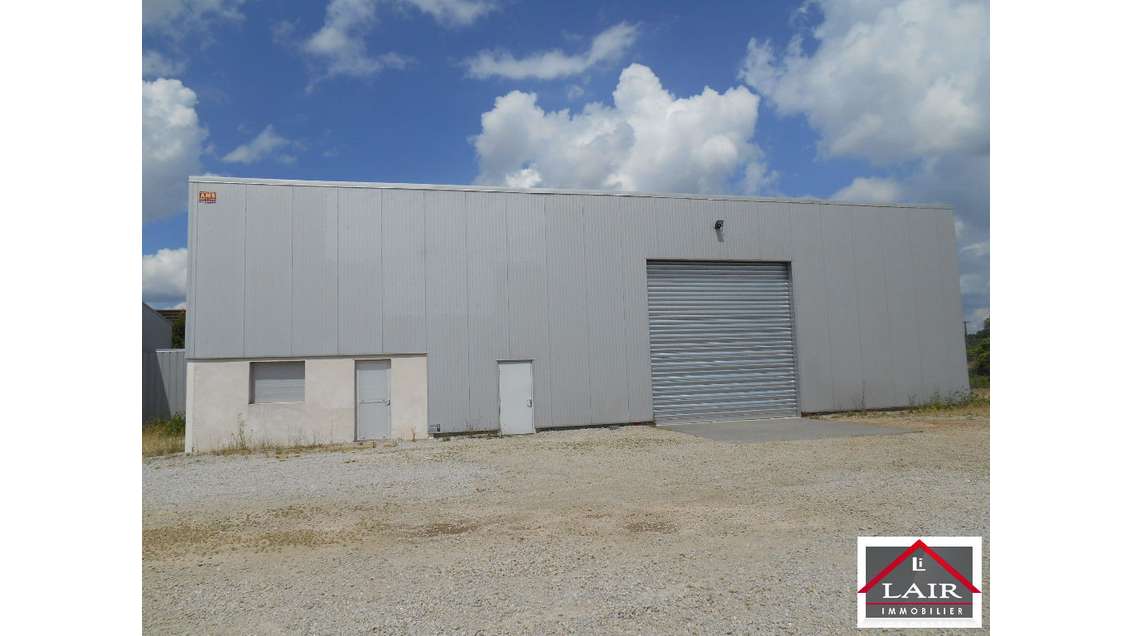 A louer locaux de stockage 2 X 360m² Saint-Paterne