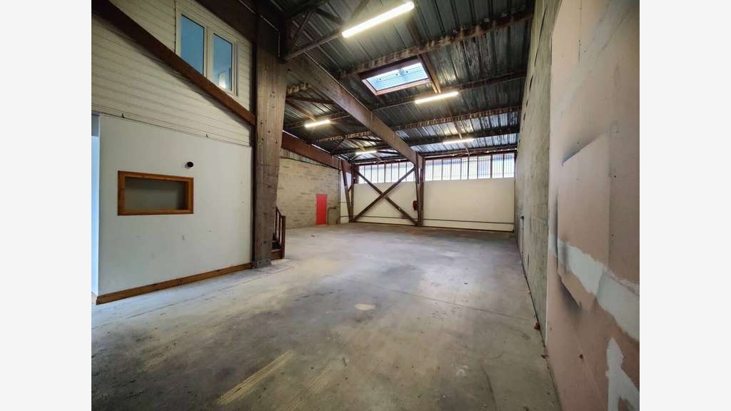 A louer local d'activités 250m² au Sud de Rouen