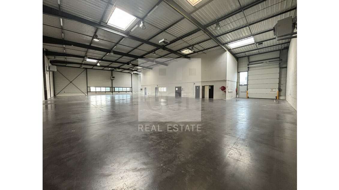 A louer local d'activités 993m² St Priest Parilly