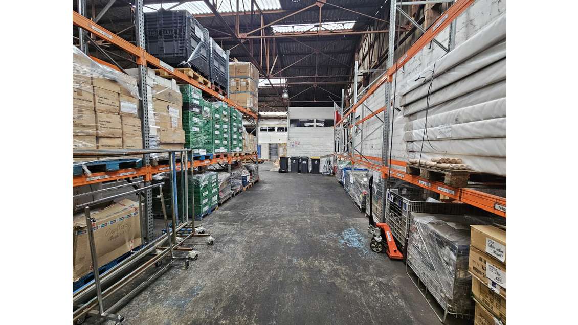 Entrepôt 1600m² à louer à Angers Est