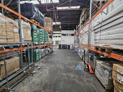 Entrepôt 1600m² à louer à Angers Est