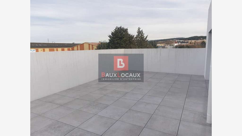Loue local d'activités de 71m² à Salon de Provence