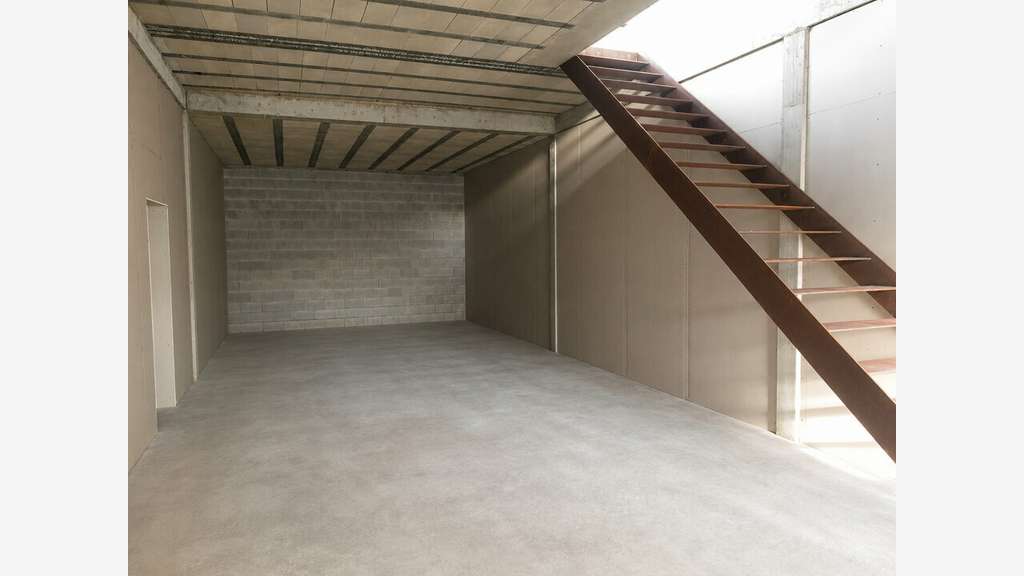 Loue local d'activités de 71m² à Salon de Provence