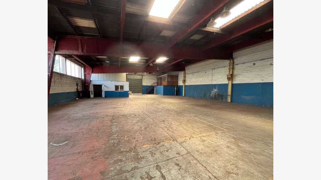 À louer local industriel 1520m² à Sandouville