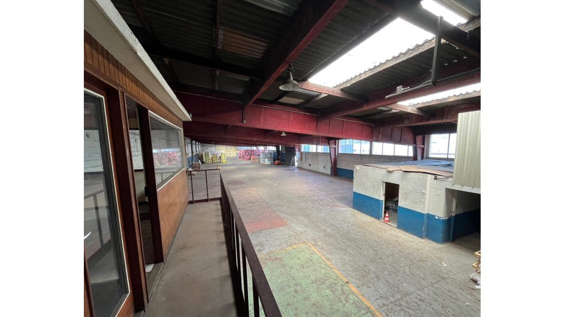 À louer local industriel 1520m² à Sandouville
