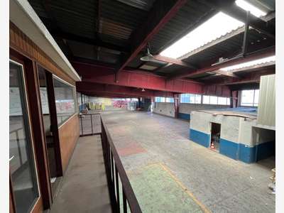 À louer local industriel 1520m² à Sandouville