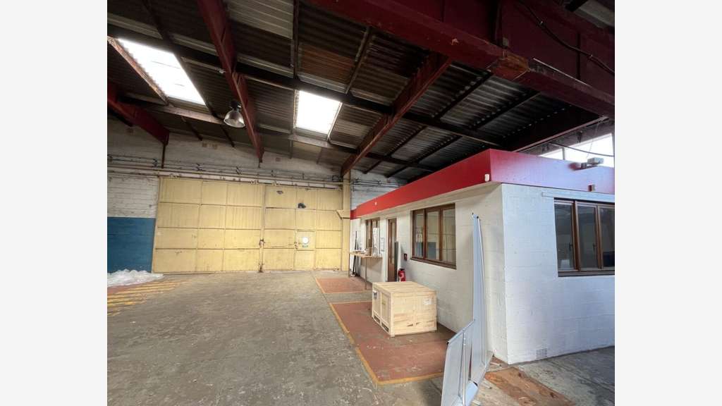 À louer local industriel 1520m² à Sandouville