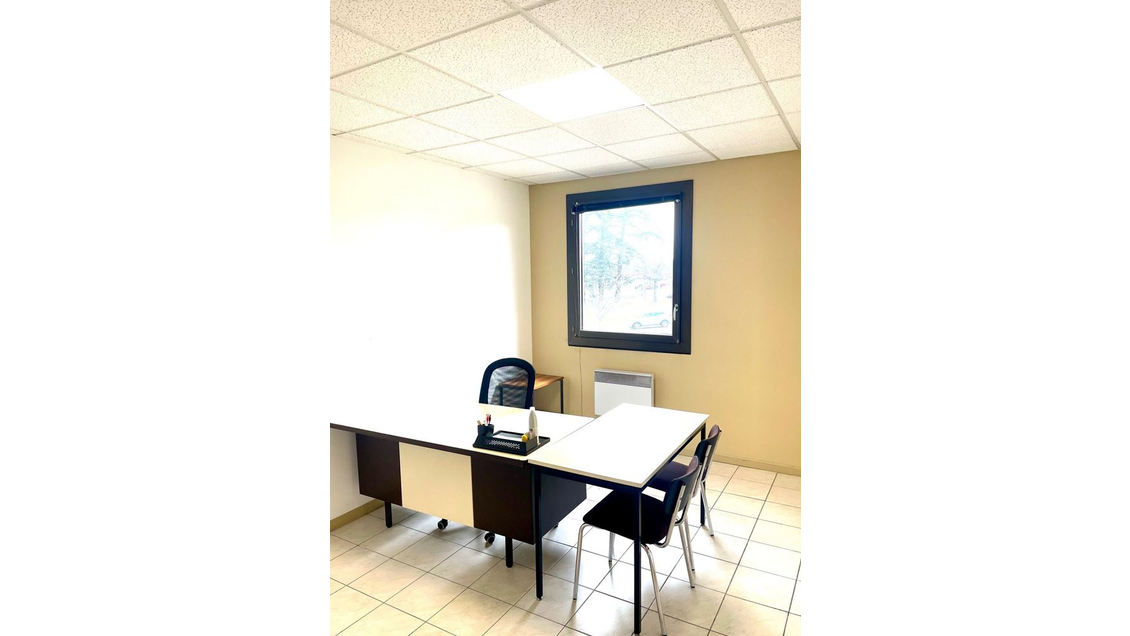 Bureaux à louer à Davézieux av belle visibilité