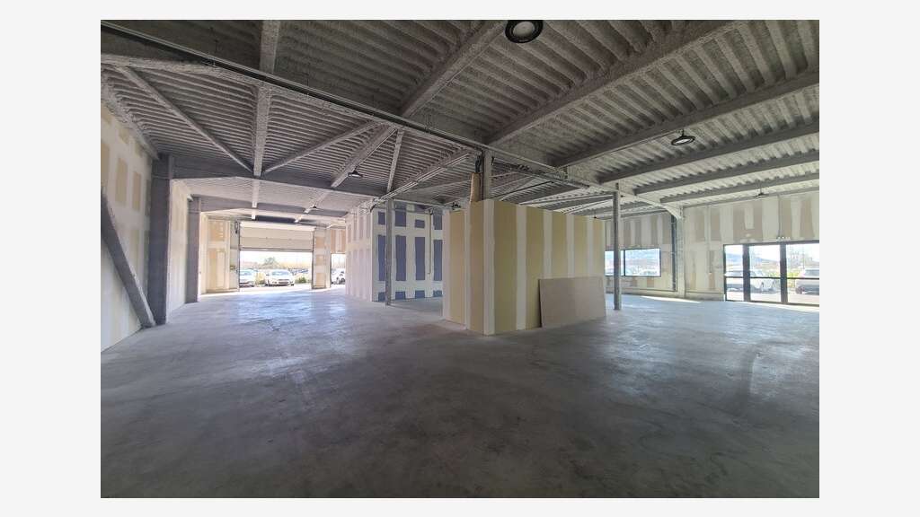 Local 278m² à louer Sète ZAE Eaux Blanches