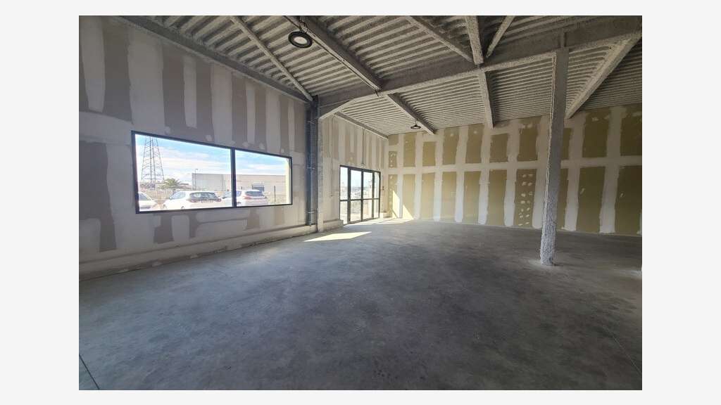 Local 278m² à louer Sète ZAE Eaux Blanches