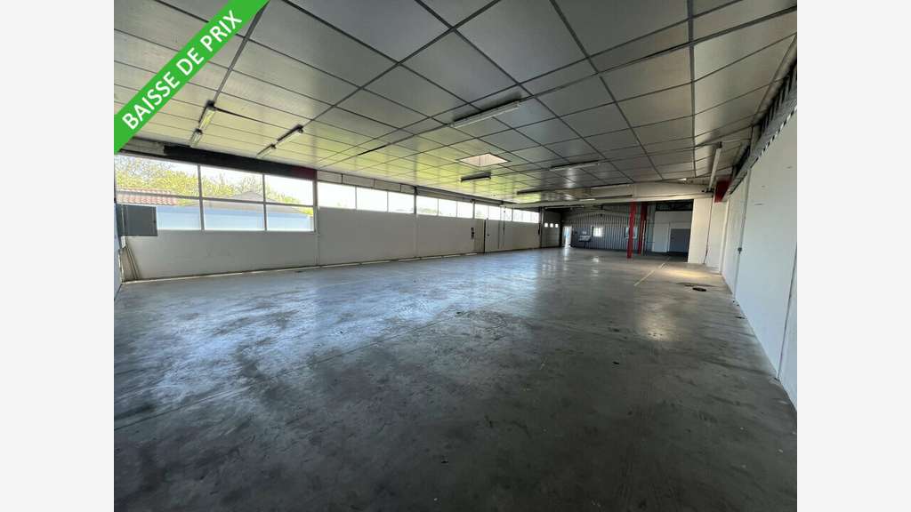 Local d'activité 435m² à louer en ZA à Soyaux 