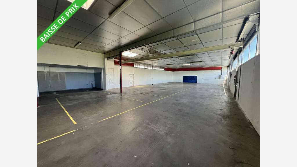Local d'activité 435m² à louer en ZA à Soyaux 