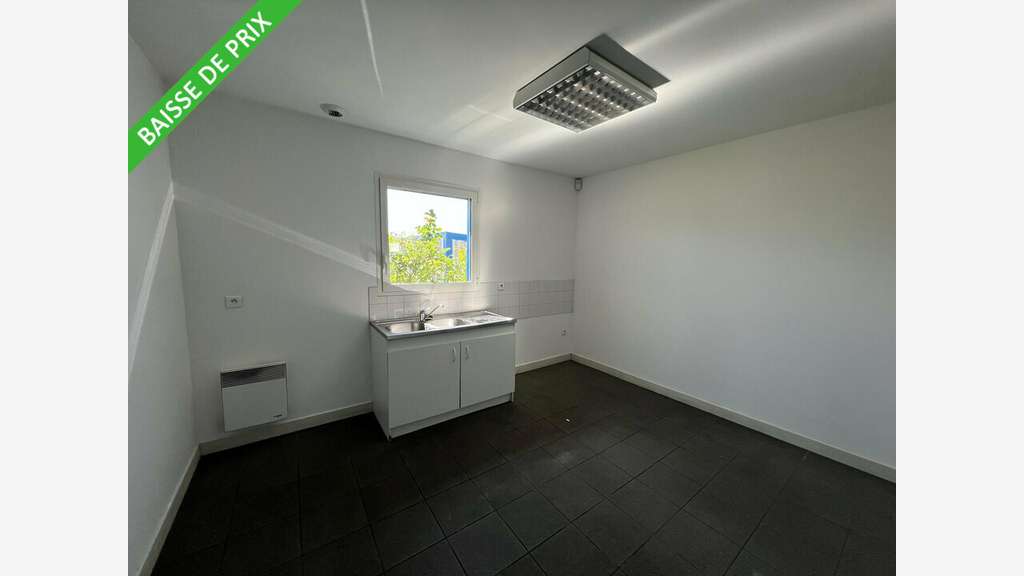 Local d'activité 435m² à louer en ZA à Soyaux 