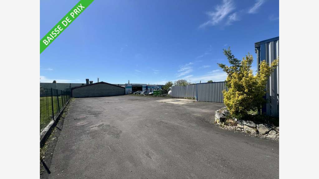 Local d'activité 435m² à louer en ZA à Soyaux 
