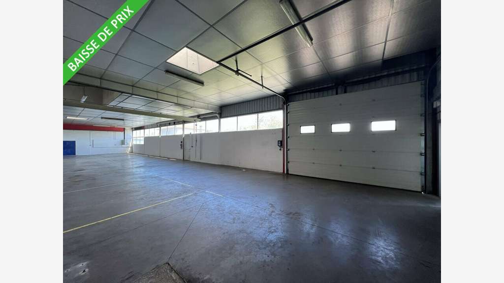 Local d'activité 435m² à louer en ZA à Soyaux 