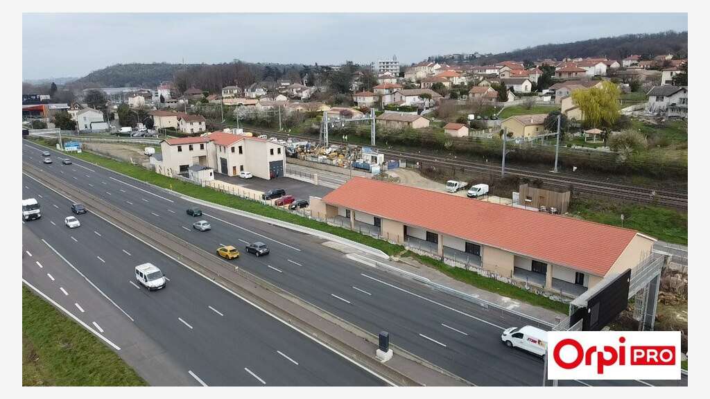 Local d'activité neuf 395m² à louer à Ternay A7