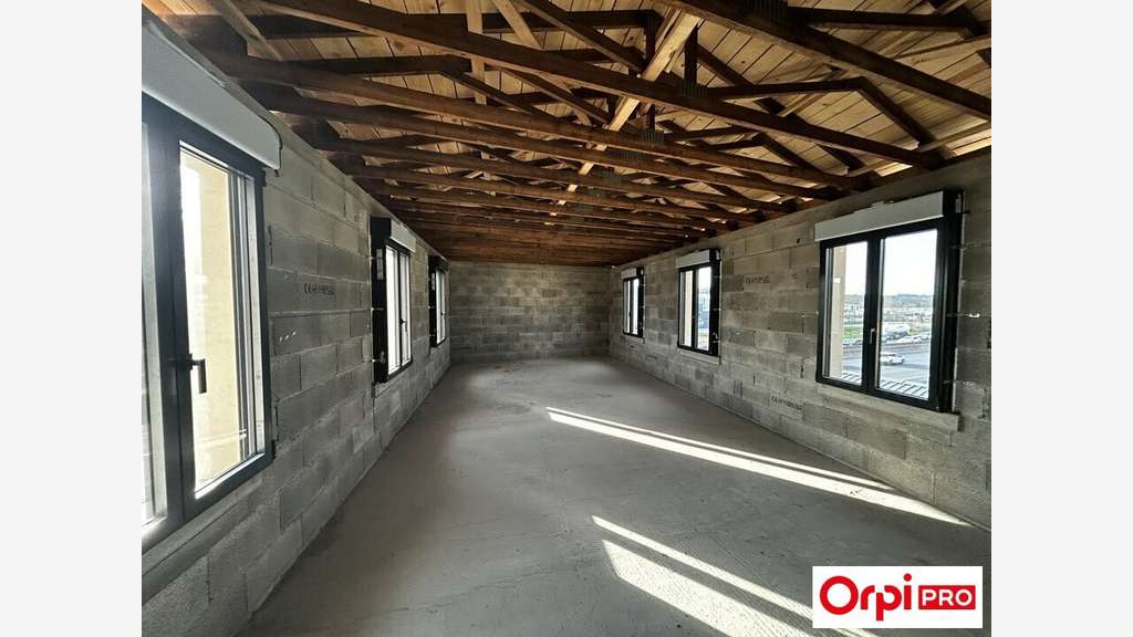 Local d'activité neuf 395m² à louer à Ternay A7