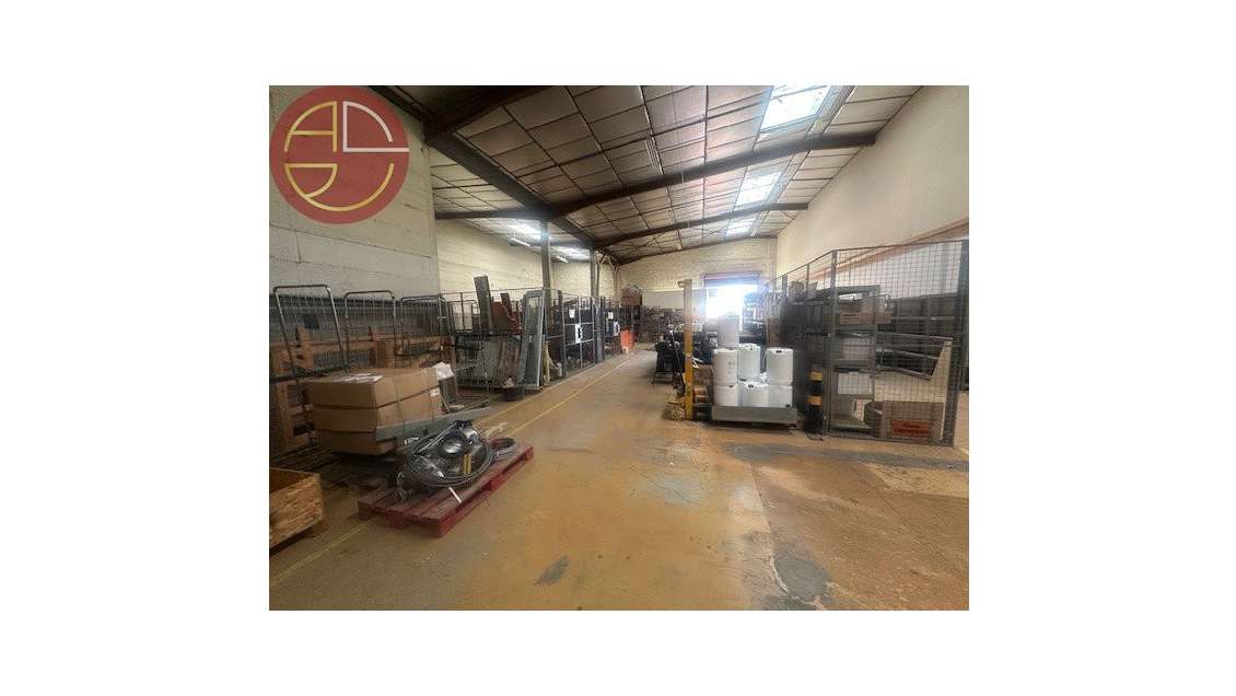 A louer entrepôt 1150m² à Toulouse Zone Thibaud