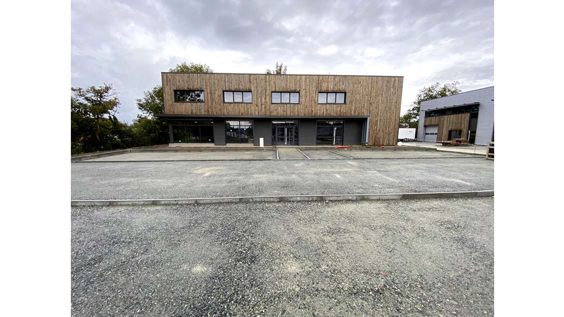 A louer local activité neuf 310m² ERP Treillières